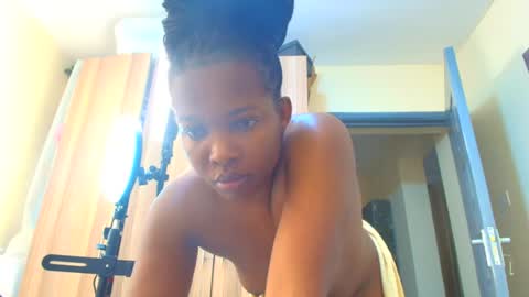 Snapshot of pretty_pussy2 chatting on 08-09-26, 10:53 Essy online show from 08-09-26, 10:53