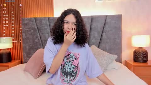 Snapshot of pretty_sunlight_ chatting on 12-14-24, 02:12 Daisy Flower online show from 12-14-24, 02:12