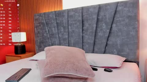 Snapshot of pretty_sunlight_ chatting on 02-19-25, 02:12 Daisy Flower online show from 02-19-25, 02:12