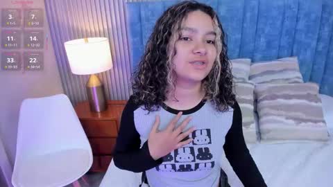 Daisy Flower online show from 03-14-26, 01:44