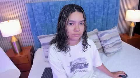 Daisy Flower online show from 03-17-26, 02:05