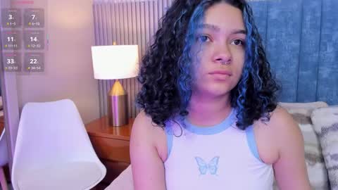 Daisy Flower online show from 03-25-26, 01:33