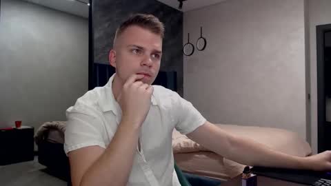 Justin online show from 10-11-25, 04:44