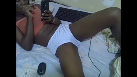 Snapshot of prettyalma chatting on 12-24-24, 10:01 prettyalma online show from 12-24-24, 10:01