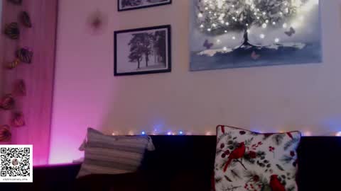 Snapshot of prettyalmaa chatting on 12-14-25, 06:45 Alma online show from 12-14-25, 06:45