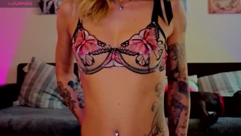 Snapshot of prettyalmaa chatting on 02-14-26, 01:19 Alma online show from 02-14-26, 01:19