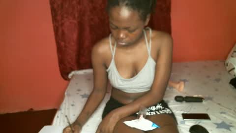 Snapshot of prettybabe02 chatting on 01-27-25, 12:12 SaraCattra online show from 01-27-25, 12:12