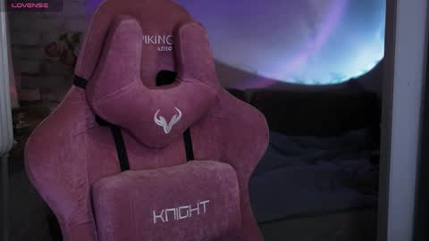 Violet online show from 12-15-25, 01:43