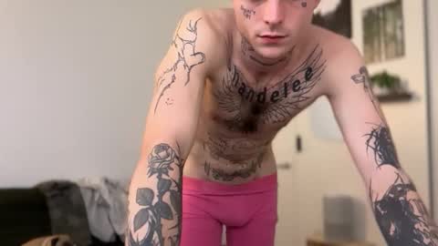 Snapshot of prettyboyszn chatting on 05-08-26, 03:23 pretty boy online show from 05-08-26, 03:23