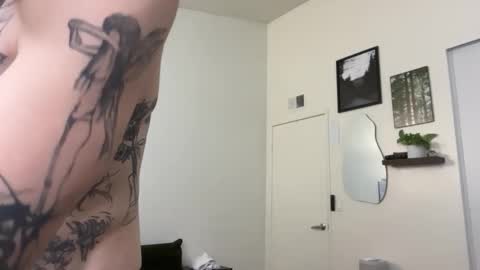 Snapshot of prettyboyszn chatting on 05-24-26, 03:44 pretty boy online show from 05-24-26, 03:44