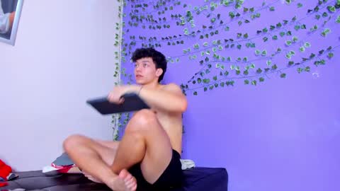 Snapshot of prettybunnies08 chatting on 02-01-25, 10:44 Enzo Denis online show from 02-01-25, 10:44