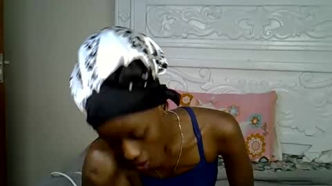 Snapshot of prettybunnny chatting on 10-14-25, 02:01 Bunny online show from 10-14-25, 02:01