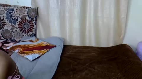 Snapshot of prettybunnny chatting on 11-24-25, 12:43 Bunny online show from 11-24-25, 12:43