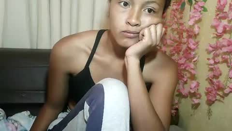 Snapshot of prettychoux chatting on 03-12-26, 08:20 prettychoux online show from 03-12-26, 08:20