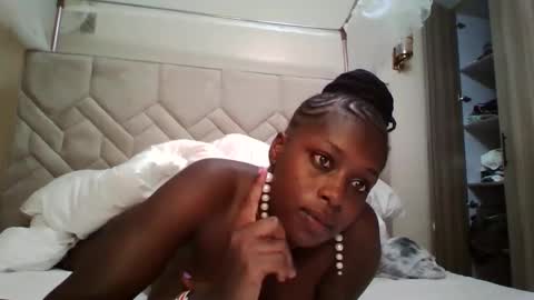 Snapshot of prettydulce chatting on 01-13-26, 04:01 prettydulce online show from 01-13-26, 04:01