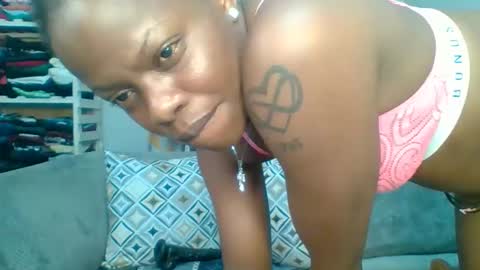 PrettyEla online show from 10-08-25, 11:46