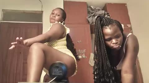 Snapshot of prettyeve25 chatting on 10-16-25, 11:00 eve online show from 10-16-25, 11:00