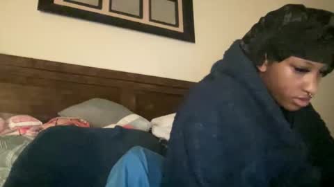 prettyfacefemale online show from 04-15-26, 07:43