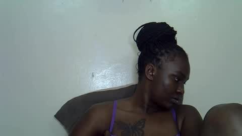 Snapshot of prettyliz30 chatting on 09-11-25, 06:19 LILIAN online show from 09-11-25, 06:19