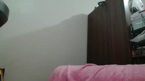 Snapshot of prettyme28 chatting on 03-18-26, 08:17 prettyme28 online show from 03-18-26, 08:17