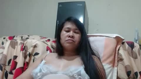 Snapshot of prettypinaylonghair chatting on 06-06-26, 03:28 Gerald and Liezel online show from 06-06-26, 03:28