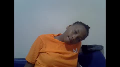 Snapshot of prettyqueenn1 chatting on 12-17-24, 08:01 sharon online show from 12-17-24, 08:01