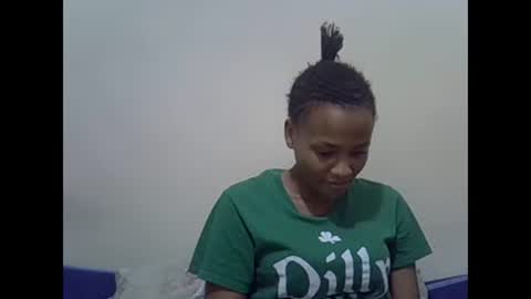 Snapshot of prettyqueenn1 chatting on 02-17-25, 07:10 sharon online show from 02-17-25, 07:10