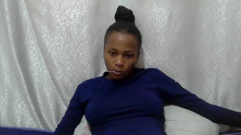 Snapshot of prettyqueenn1 chatting on 12-19-25, 12:23 sharon online show from 12-19-25, 12:23