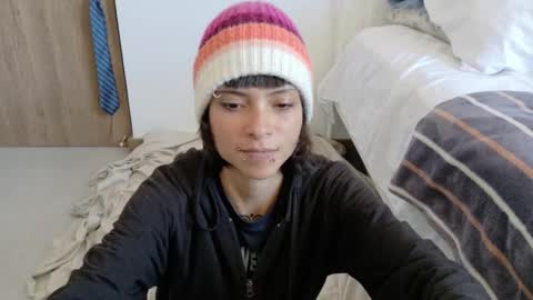 Snapshot of prettyrare chatting on 01-17-26, 05:49 Juli online show from 01-17-26, 05:49