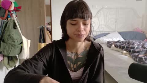 Snapshot of prettyrare chatting on 02-01-26, 06:50 Juli online show from 02-01-26, 06:50