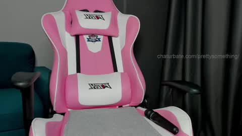 Snapshot of prettysomething chatting on 03-08-25, 05:28 Sophie next stream will be at Monday i will wait you guys online show from 03-08-25, 05:28