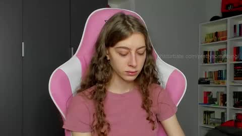 Snapshot of prettysomething chatting on 09-29-25, 06:07 Sophie next stream will be at Monday i will wait you guys online show from 09-29-25, 06:07