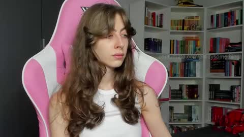 Snapshot of prettysomething chatting on 11-06-25, 06:14 Sophie next stream will be at Monday i will wait you guys online show from 11-06-25, 06:14