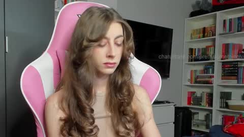 Snapshot of prettysomething chatting on 11-30-25, 11:36 Sophie next stream will be at Monday i will wait you guys online show from 11-30-25, 11:36