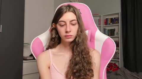 Snapshot of prettysomething chatting on 05-15-26, 07:04 Sophie next stream will be at Monday i will wait you guys online show from 05-15-26, 07:04