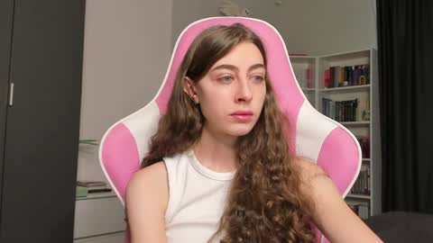 Snapshot of prettysomething chatting on 05-17-26, 07:06 Sophie next stream will be at Monday i will wait you guys online show from 05-17-26, 07:06
