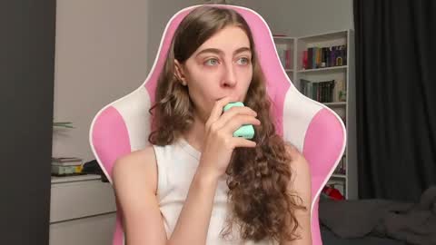 Snapshot of prettysomething chatting on 05-21-26, 06:42 Sophie next stream will be at Monday i will wait you guys online show from 05-21-26, 06:42