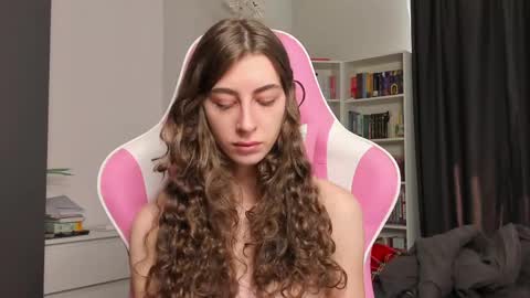 Snapshot of prettysomething chatting on 05-26-26, 06:31 Sophie next stream will be at Monday i will wait you guys online show from 05-26-26, 06:31