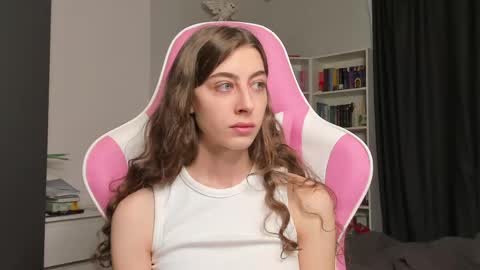 Snapshot of prettysomething chatting on 05-28-26, 07:49 Sophie next stream will be at Monday i will wait you guys online show from 05-28-26, 07:49