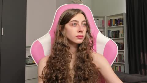 Snapshot of prettysomething chatting on 06-02-26, 06:48 Sophie next stream will be at Monday i will wait you guys online show from 06-02-26, 06:48