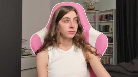 Snapshot of prettysomething chatting on 06-04-26, 08:31 Sophie next stream will be at Monday i will wait you guys online show from 06-04-26, 08:31