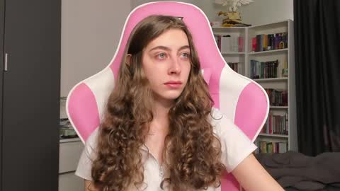 Snapshot of prettysomething chatting on 06-05-26, 06:52 Sophie next stream will be at Monday i will wait you guys online show from 06-05-26, 06:52