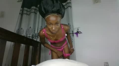 Snapshot of pretylittle11 chatting on 06-20-26, 06:11 PRETY online show from 06-20-26, 06:11