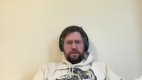 Snapshot of previewh chatting on 05-18-26, 04:02 PreviewH online show from 05-18-26, 04:02