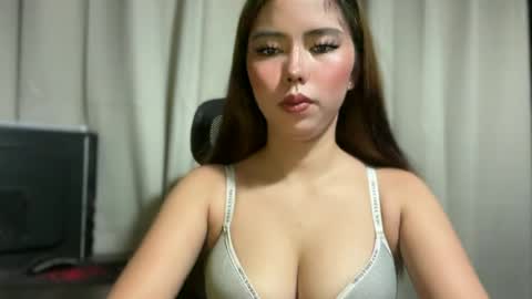 Snapshot of pricelessbeautyxxx chatting on 07-05-26, 10:17 TINA online show from 07-05-26, 10:17