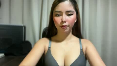 Snapshot of pricelessbeautyxxx chatting on 07-08-26, 02:05 TINA online show from 07-08-26, 02:05