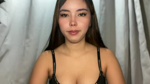Snapshot of pricelessbeautyxxx chatting on 07-13-26, 08:39 TINA online show from 07-13-26, 08:39