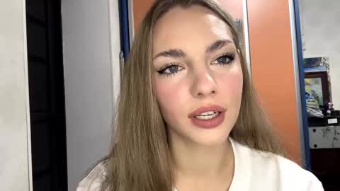 Snapshot of pricillahoinacki chatting on 11-14-25, 07:01 Amelia online show from 11-14-25, 07:01