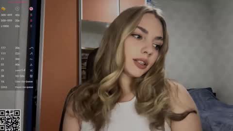 Snapshot of pricillahoinacki chatting on 12-19-25, 06:59 Amelia online show from 12-19-25, 06:59