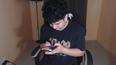 Snapshot of prince_killian chatting on 05-03-26, 12:00 Killian online show from 05-03-26, 12:00